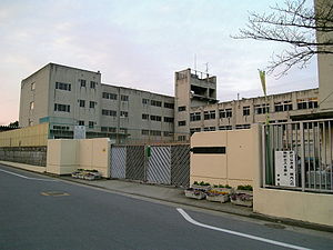 八尾市立東中学校