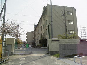 八尾市立亀井中学校